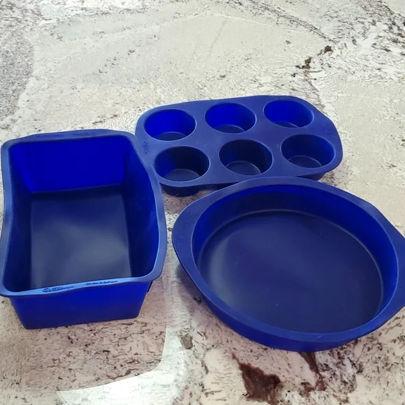 Wilton Silicone Ultra-flex Silicone Bakeware Set Cake Pan, Loaf Pan, Muffin Pan - Picture 3 of 11